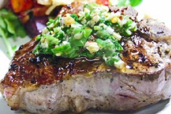 香煎羊里脊配奇米丘里酱与烤三色南瓜沙拉